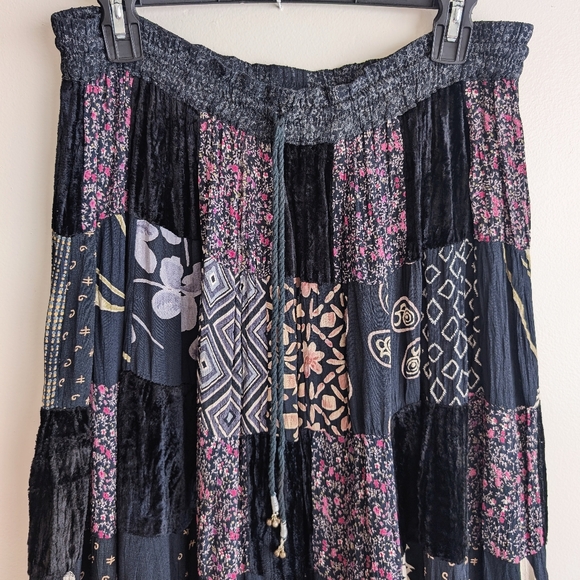 Vintage 90s Patchwork Broomstick Dark Floral Velvet Lace Trim Maxi Skirt Cottage - Picture 3 of 10